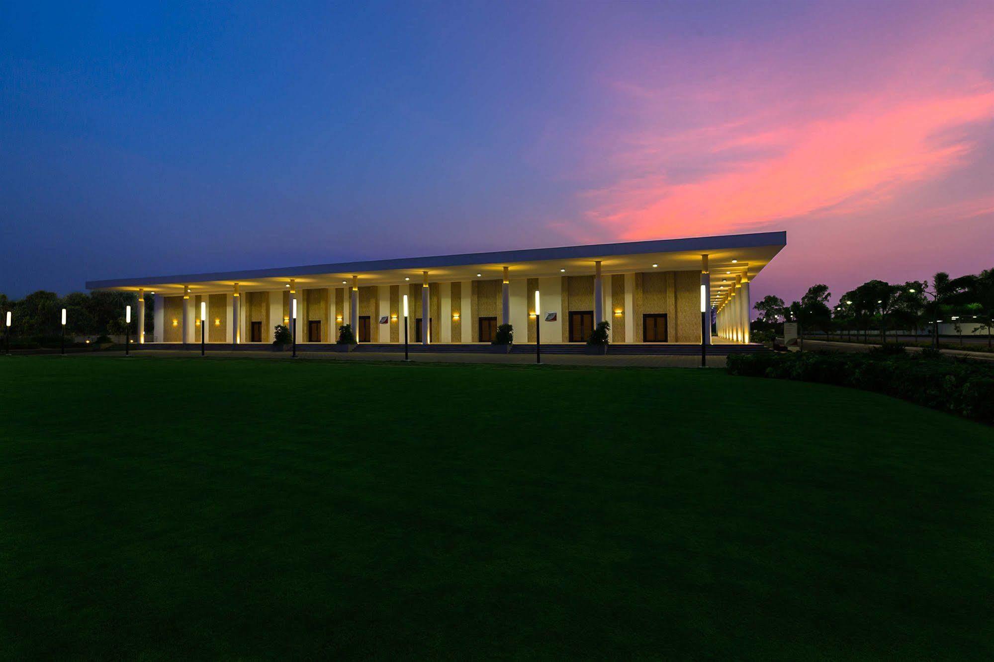 Confluence Banquets And Resort Mahabalipuram Bagian luar foto